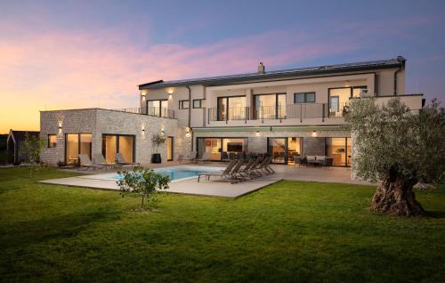 Gorgeous Home In Bale With Sauna