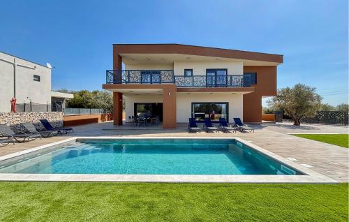 Amazing Home In Galizana
