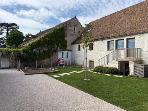 Au 8 à Meursault, Magnifique maison Bourguignonne au pied des vignes, jardin, places de parking privée