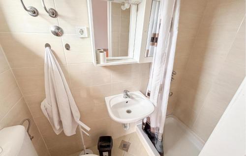 Gorgeous Apartment In Rab With House Sea View