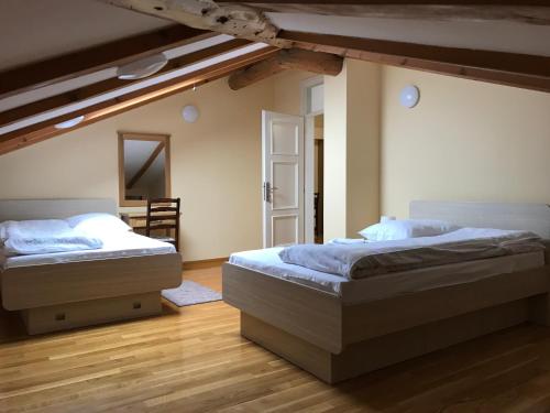 En eller flere senge i et værelse på Guesthouse Knezevic