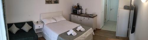a bedroom with a bed and a walk in shower at Condo Blaxy Resort Olimp in Olimp