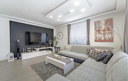 Beautiful Home In Zagreb