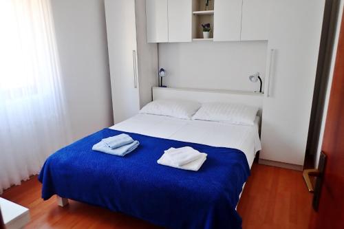 Apartments with parking space Starigrad, Paklenica - 25526