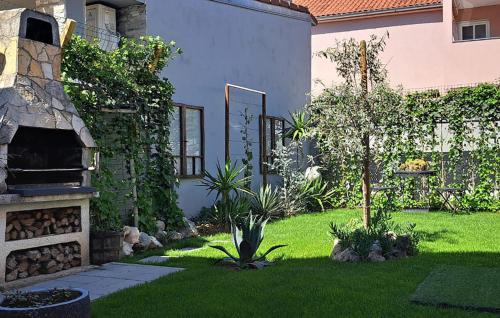 Awesome Apartment In Biograd Na Moru With Wifi