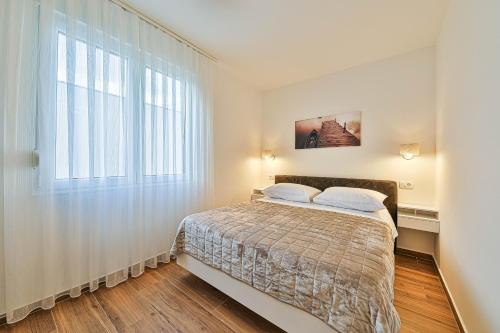 Apartments with WiFi Split - 25546