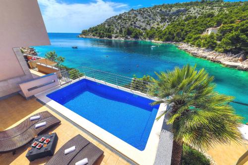 Seaside family friendly house with a swimming pool Razanj, Rogoznica - 25548