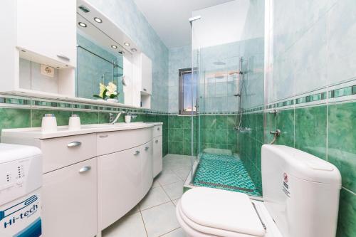 Seaside family friendly house with a swimming pool Razanj, Rogoznica - 25548