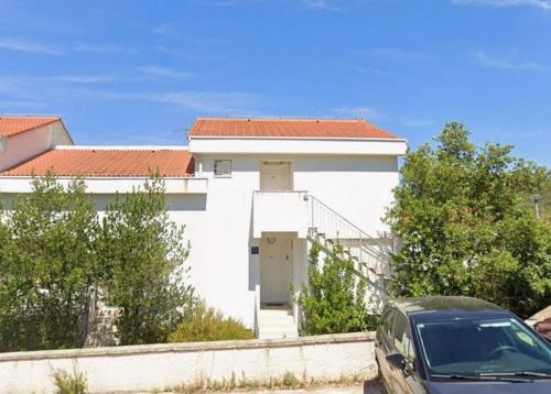 Apartments with parking space Necujam - Solta - 25529