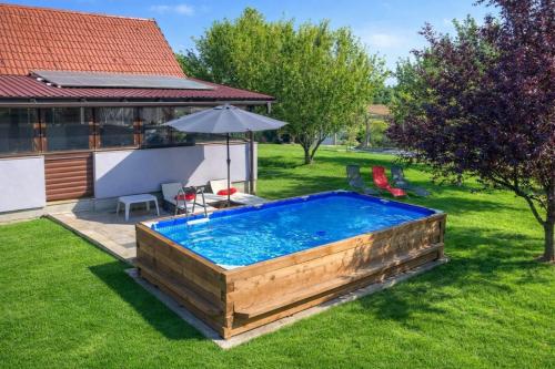 Family friendly house with a swimming pool Bratina, Prigorje - 25314