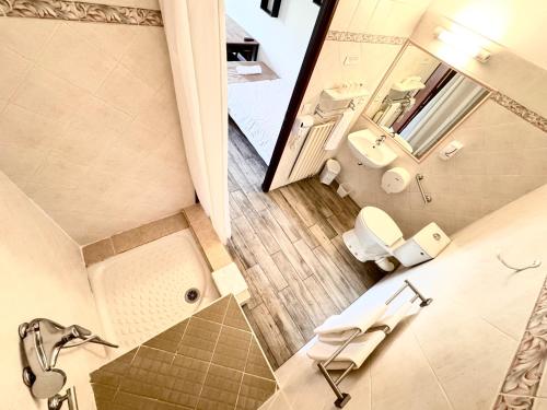 a bathroom with a tub and a sink and a mirror at Auberge des Salles in Les Salles-sur-Verdon