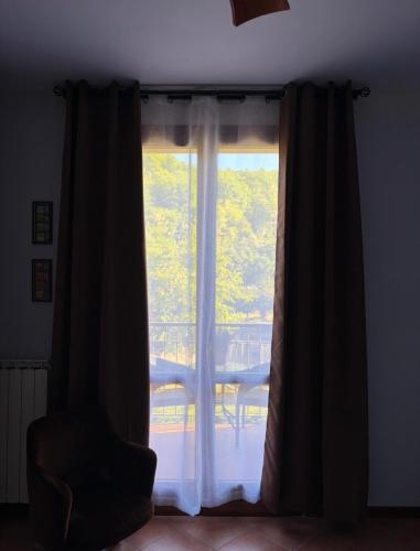 a window with a view of a table at CASA DI ALICE a Sambuca Val di Pesa in Badia A Passignano