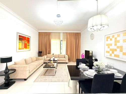 Luxurious 2BR in the Heart of Business Bay