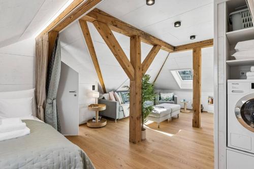 Waterfront Penthouse AC Rooftop Free Parking