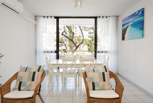BmyGuest - Quarteira Cosy Beach Apartment