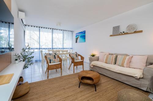 BmyGuest - Quarteira Cosy Beach Apartment
