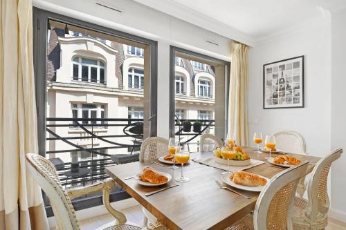 BnBNova - 2BR 2BA - Champs-Élysées & Arc de Triomphe