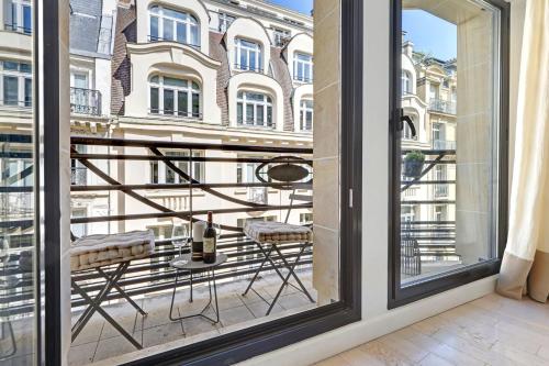 BnBNova - 2BR 2BA - Champs-Élysées & Arc de Triomphe