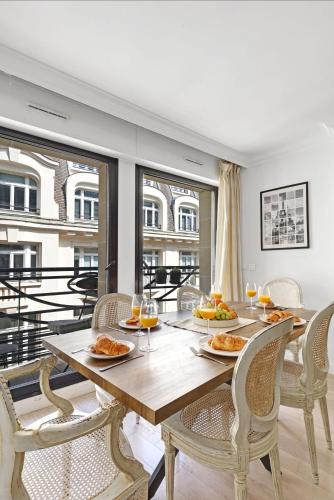 BnBNova - 2BR 2BA - Champs-Élysées & Arc de Triomphe