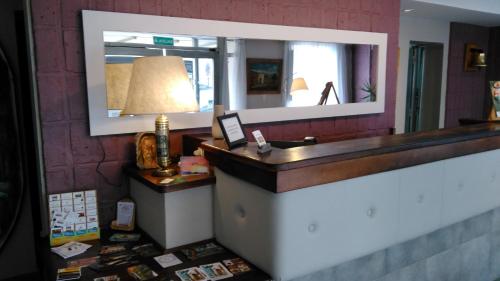 a mirror on the wall of a restaurant with a counter at Hotel Ro Che Hil Tandil in Tandil
