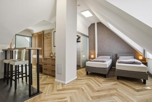 a attic bedroom with two beds and a staircase at Altstadt Pension Vlotho in Vlotho