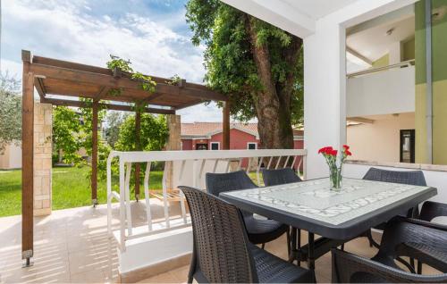 2 Bedroom Stunning Apartment In Umag