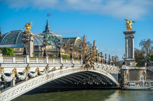 62 - Beautiful Apartment Triangle d- 100m from Champs-Elysees