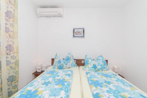 two beds sitting next to each other in a room at Guest House Jadro in Rovinj