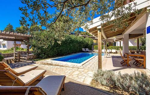 Stunning Apartment In Palit