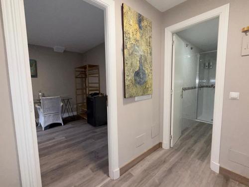 IFEMA Airport Independent Studio with private bathroom one double bed Optional second bedroom