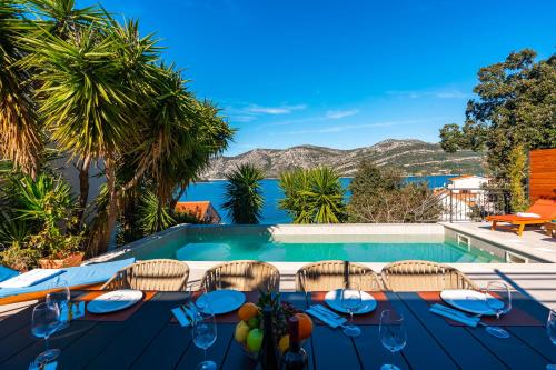 Adriatic Breeze - Sea View Villa with Pool near Korčula