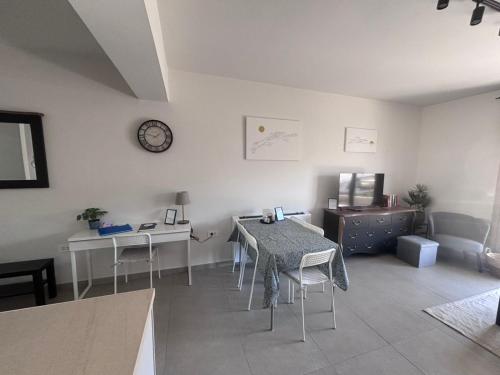 Vasili's Mini Villa