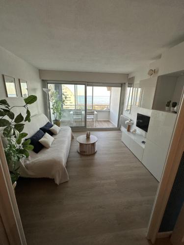 Studio magnifique vue mer 7é étage Garage privé !