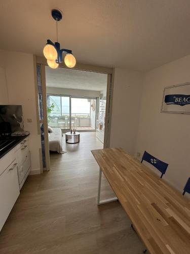 Studio magnifique vue mer 7é étage Garage privé !
