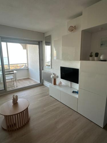 Studio magnifique vue mer 7é étage Garage privé !
