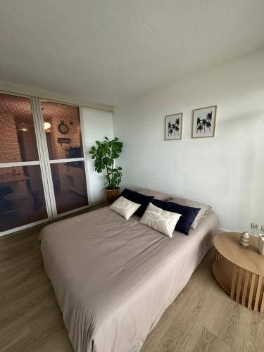 Studio magnifique vue mer 7é étage Garage privé !