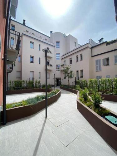 15 min from duomo- metro a 2 min-private garden