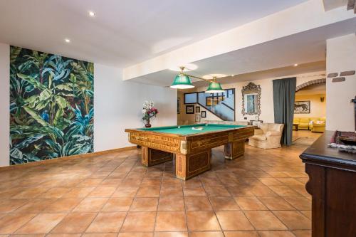 a living room with a pool table in it at La Pedica B&B in Grottaferrata