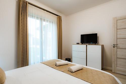 a bedroom with a bed with two towels on it at Casa DIAMOND LUX&SPA in Sovata