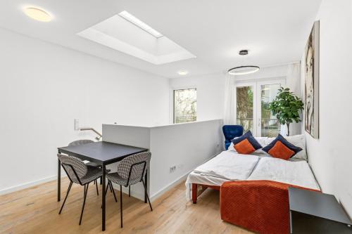 Modern Retreat with AC - 15 min to City Center