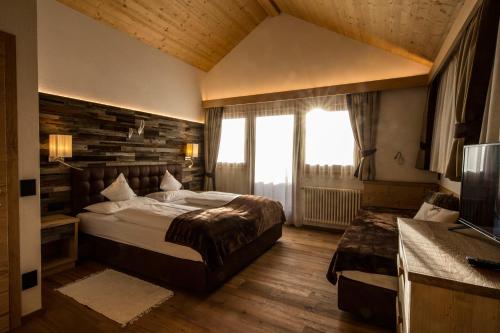 Giường trong phòng chung tại La Bercia Dolomites Chalet
