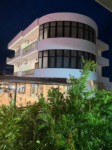 El edificio en el que está el hotel