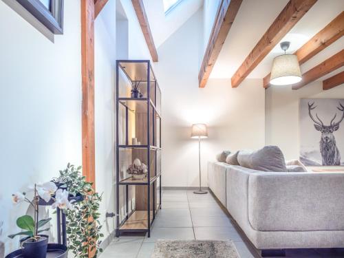 a living room with a couch and a table at Duplex 80m2 AC I Balcon Parking I Route des Vins in Marlenheim