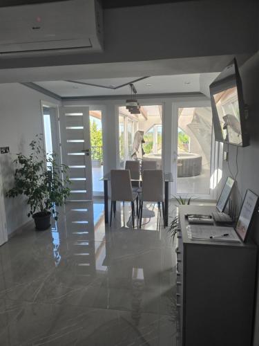 White House Apartman Miskolc,Penthouse