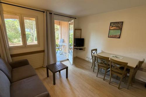 Studio in Saint-Raphaël Pool & Tennis