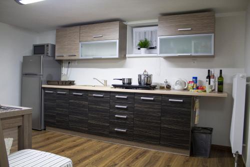 Avantgarde Apartment Zobor tesisinde mutfak veya mini mutfak