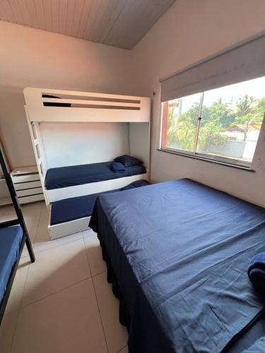 a bedroom with two bunk beds and a window at Espaço Familiar com Piscina in São Luís
