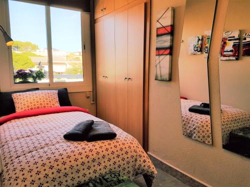 Säng eller sängar i ett rum på Marina Port & Beach-Apartment