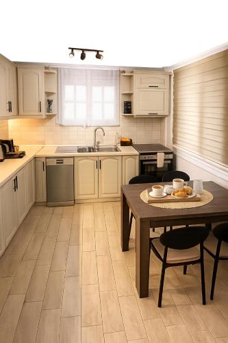 Demi's Apartments Near Athens Airport By SEM