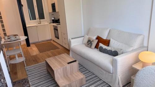 Stylish Apartment with Canal Saint-Martin view